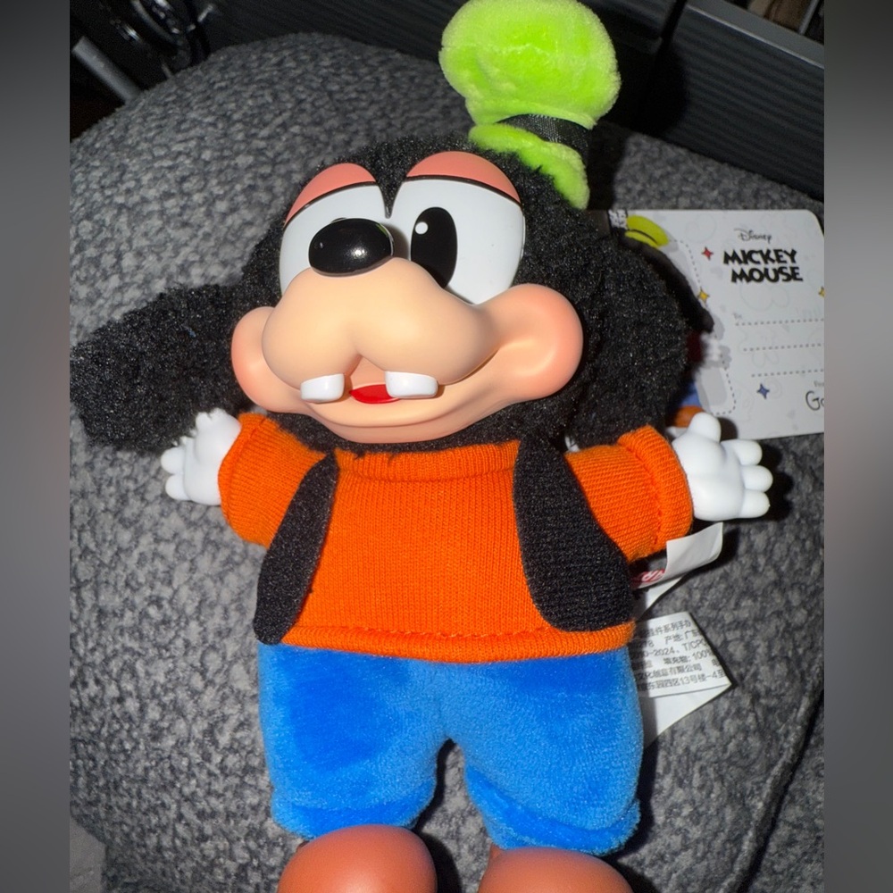(goofy) Micky family cute together – Goofy closed foil